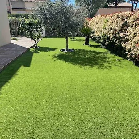 Dans Un Domaine Avec Piscine *